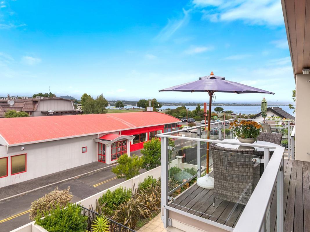 Relax On Roberts - Taupo Holiday Home ภายนอก รูปภาพ