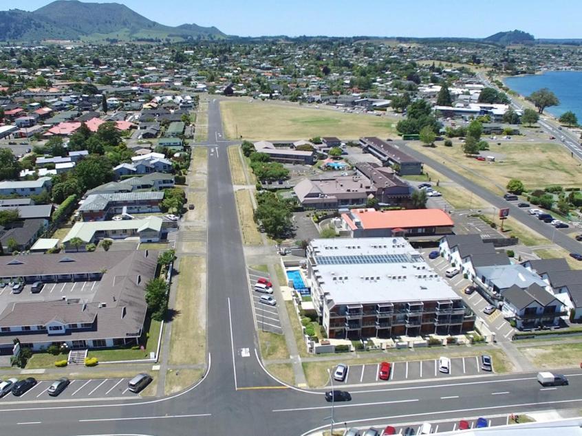 Relax On Roberts - Taupo Holiday Home ภายนอก รูปภาพ